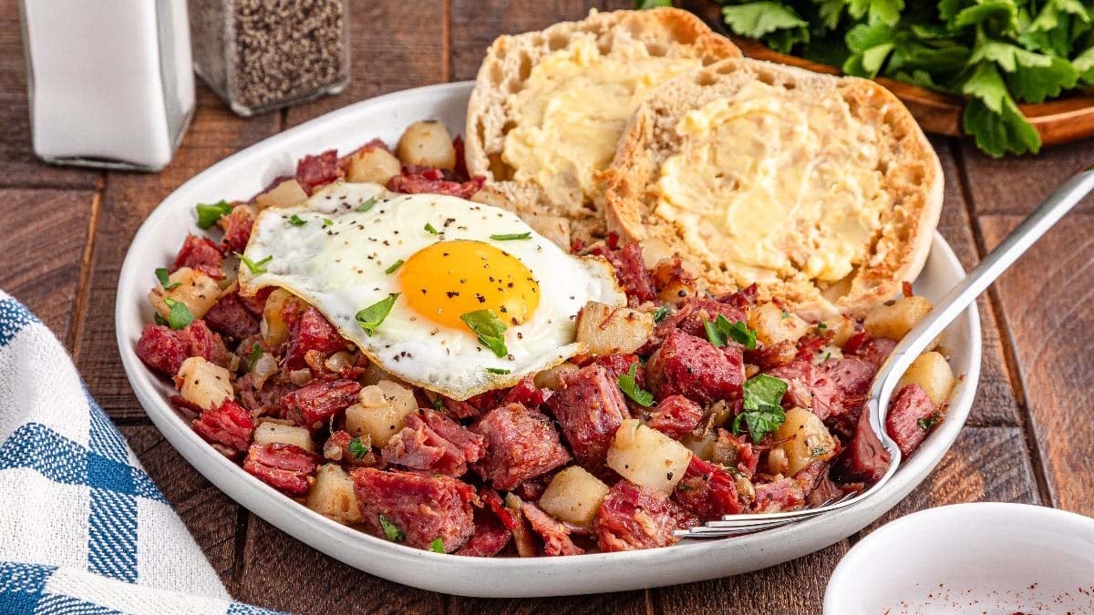 Corned beef hash with potatoes and herbs.